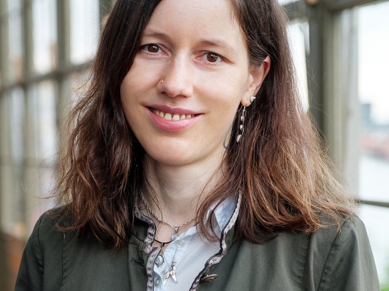 Bildhinweis: Dr. Tamara Rachbauer, Akademische Rätin am Lehrstuhl für Erziehungswissenschaft der Universität Passau, ist eine der ersten Absolventinnen des Zertifikats.
