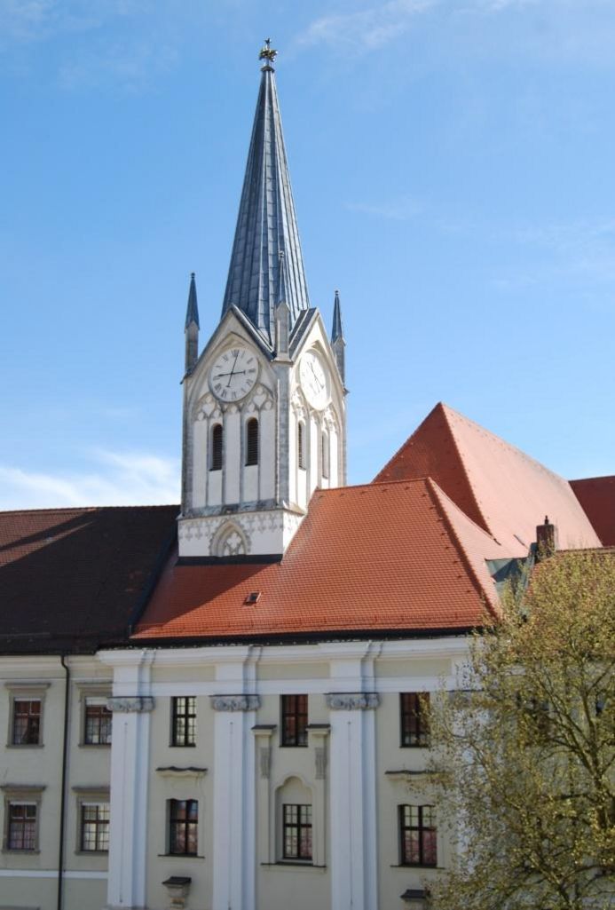 Wiedererrichteter Kirchturm St. Nikola