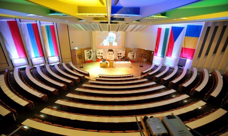 Internationally decorated lecture hall