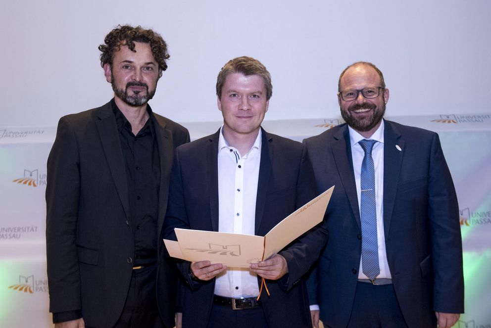 Von links nach rechts: Vizepräsident Prof. Dr. Harry Haupt, Dr. Martin Henning, Prof. Dr. Jan-Oliver Decker