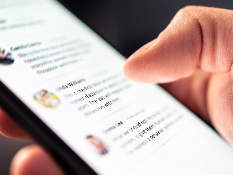 Scrollen auf dem Handy-Bildschirm