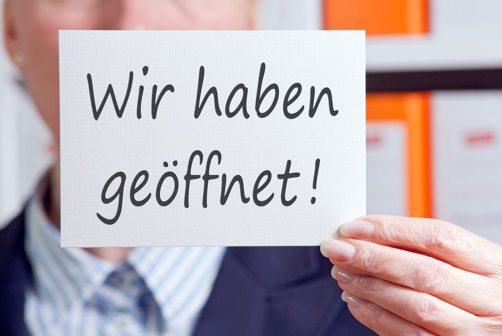 "Wir haben geöffnet"-Schild
