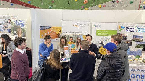 Stand von PATEC bei Campus meets Company.
