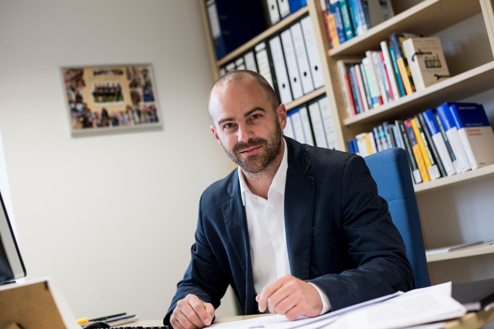Prof. Dr. Stefan Bauernschuster, Foto: Universit&auml;t Passau