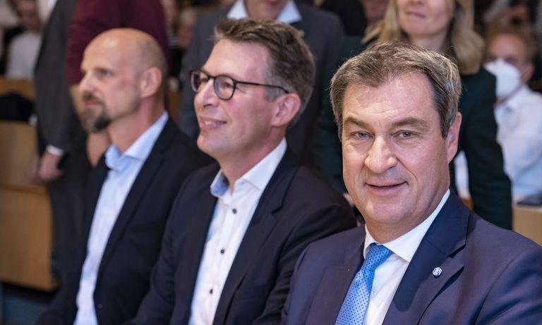 Herr Söder und Herr Blume im Audimax