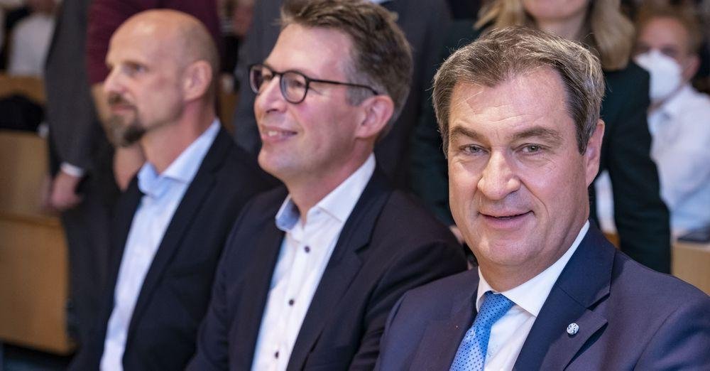 Herr Söder und Herr Blume im Audimax