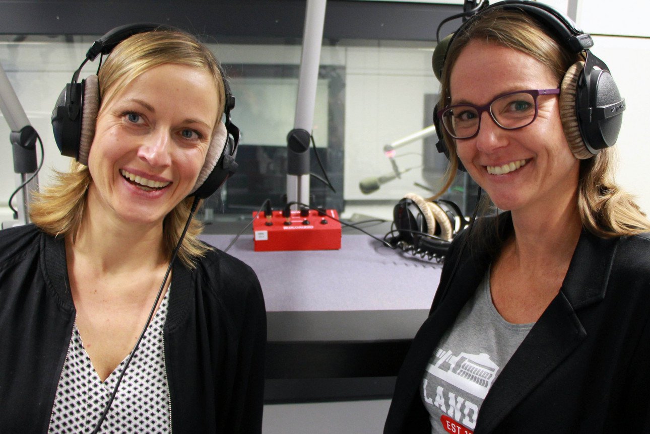 Moderatorinnen Barbara Weinert und Veronika Barner&szlig;oi
