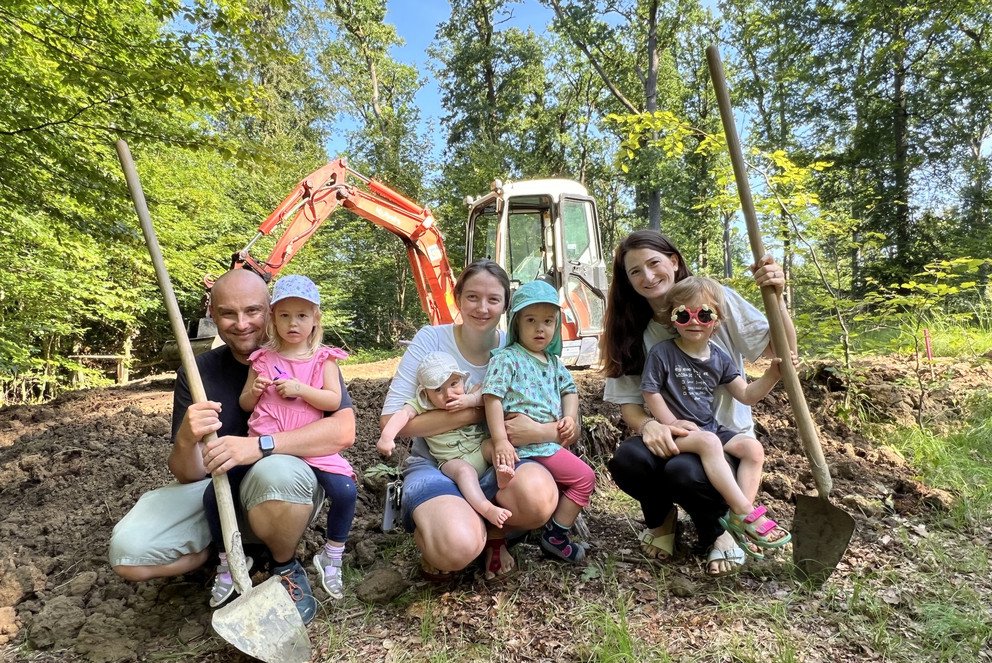 Familien der Unikinderkrippe „Krümelkiste“ besichtigten am Dienstag den Bauplatz, Foto: Universität Passau 