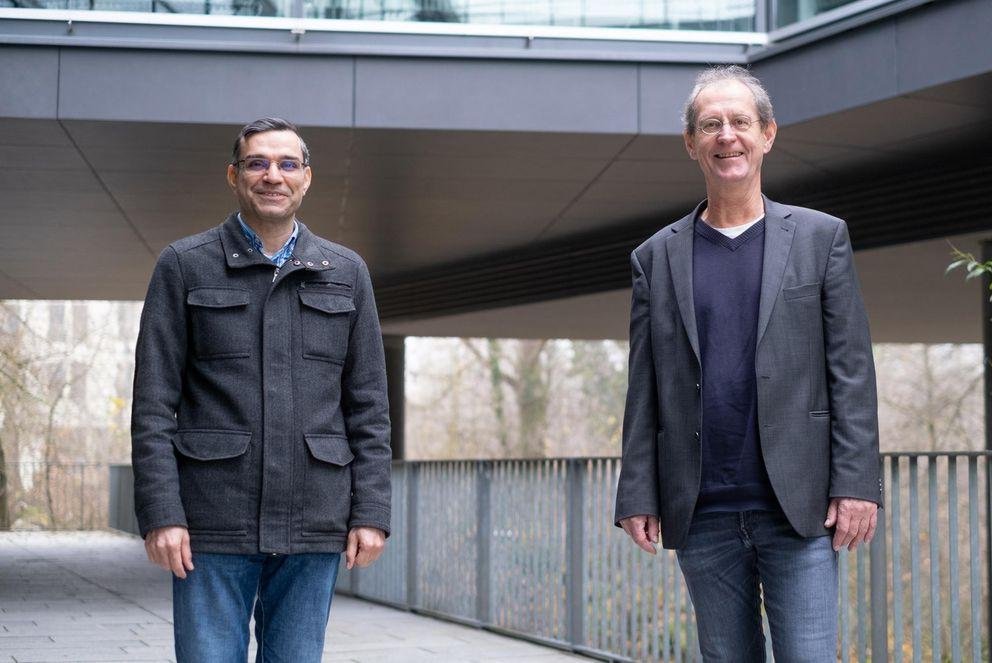 Humboldt Fellow Abdorasoul Ghasemi and Professor Hermann de Meer