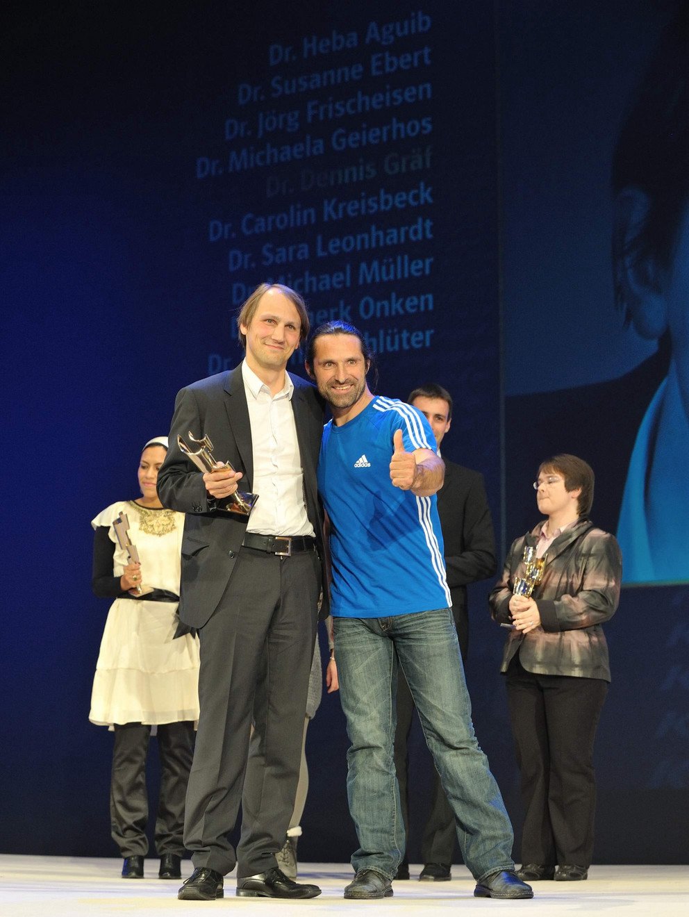 Dr. Dennis Gr&auml;f (links) mit Extrembergsteiger Alexander Huber.