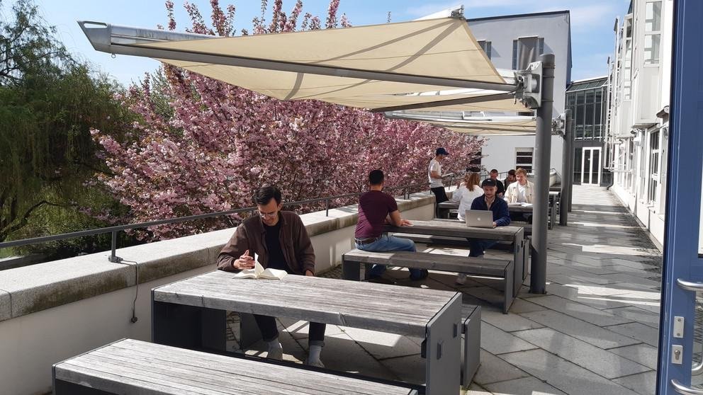 Leseterrasse Lesesaal Wirtschaft