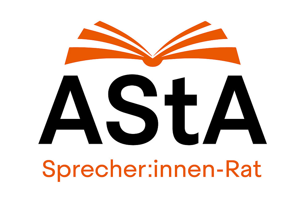 Vor einem weißen Hintergrund ist der Schriftzug AStA/Sprecher:innen-Rat in schwarzer und orangener Schrift. Darüber ist in orange die graphische Darstellung eines aufgeschlagenen Buches.