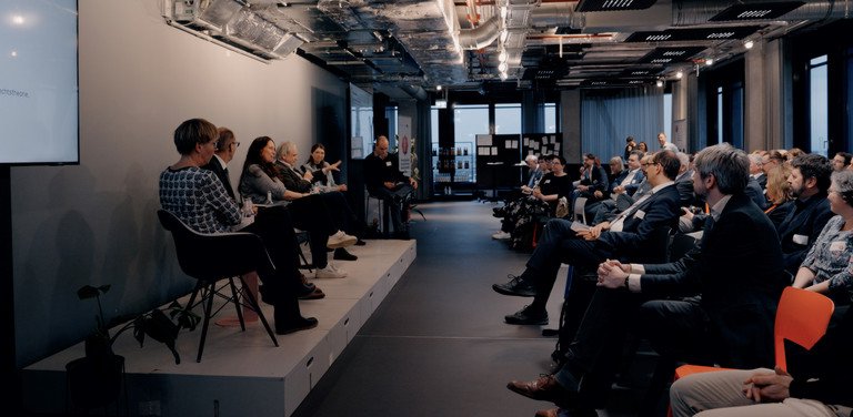 Podium auf der Abschlussveranstaltung des Forschungsverbunds ForDaySec