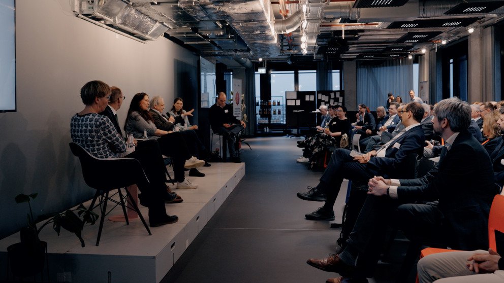 Podium auf der Abschlussveranstaltung des Forschungsverbunds ForDaySec