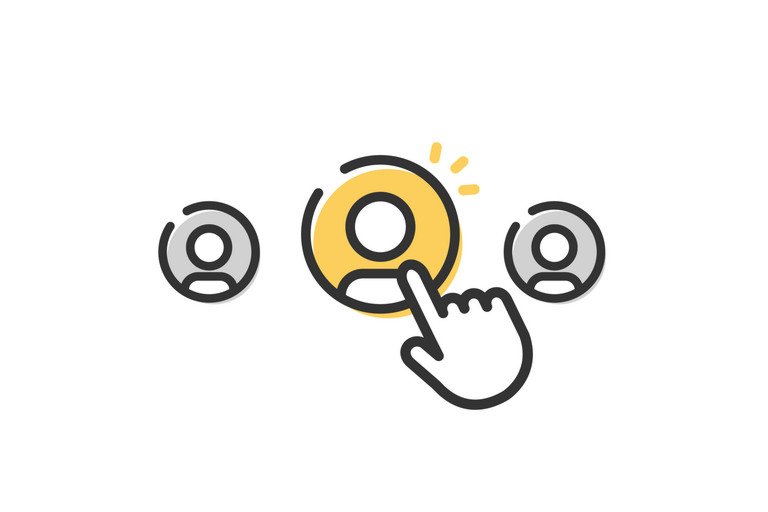 Drei Personen von der eine ausgewhlt wird