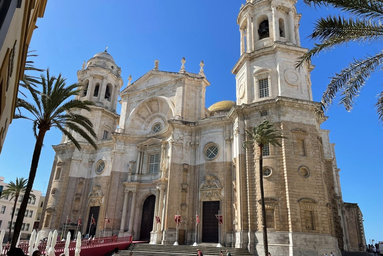 Das Bild zeigt die Kathedrale von C&aacute;diz