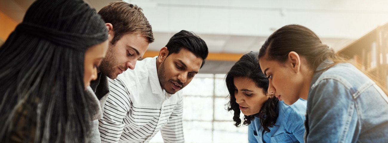 Gruppenarbeit unter Studierenden