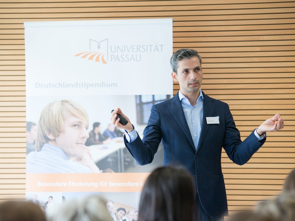 Prof. Dr. Rodrigo Isidor zeigte in seinem Vortrag verschiedene Aspekte und Implikationen von Diversit&auml;t auf.
