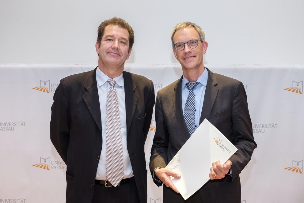 Prof. Dr. Jörg Fedtke und Preisträger Prof. Dr. Hans-Georg Dederer