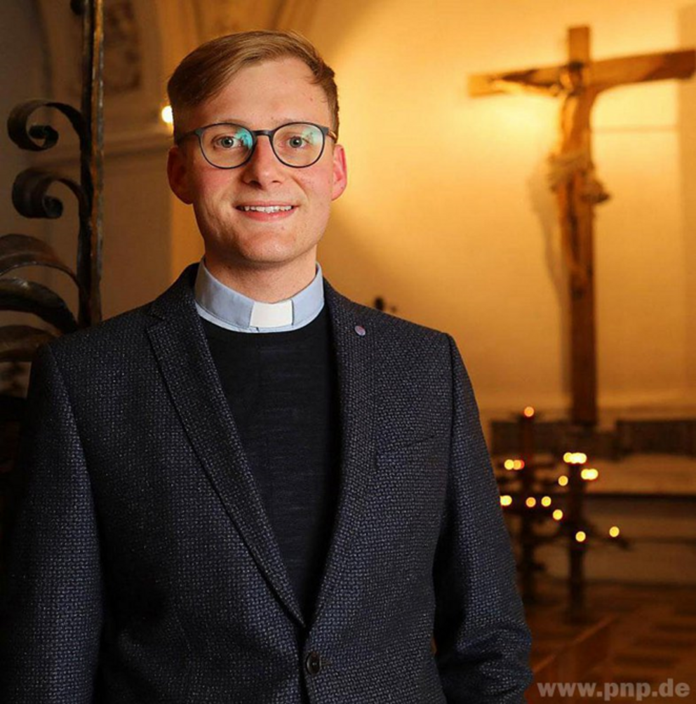 Diakon Hubertus Kerscher jun. (24) im Passauer Dom. Nach sechs Jahren Priesterseminar steht in diesem Jahr seine Weihe zum Priester bevor. "Sechs Jahre sind viel Zeit, um sich im Klaren darüber zu sein, ob es wirklich der richtige Schritt ist." F.: Jäge Diakon Hubertus Kerscher jun. (24) im Passauer Dom. Nach sechs Jahren Priesterseminar steht in diesem Jahr seine Weihe zum Priester bevor. "Sechs Jahre sind viel Zeit, um sich im Klaren darüber zu sein, ob es wirklich der richtige Schritt ist." F.: Jäge