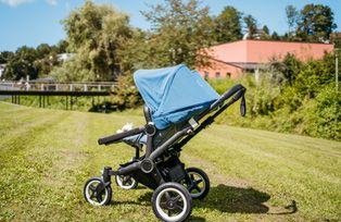 Kinderwagen - seitliche Ansicht