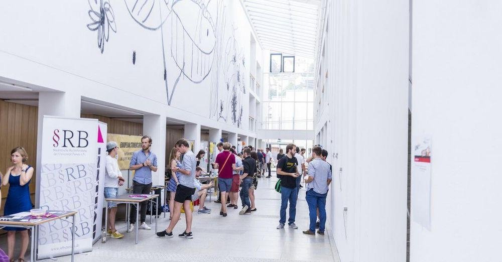 Students in the Juridicum Building