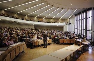 A guest lecture in the main lecture theatre (Audimax)