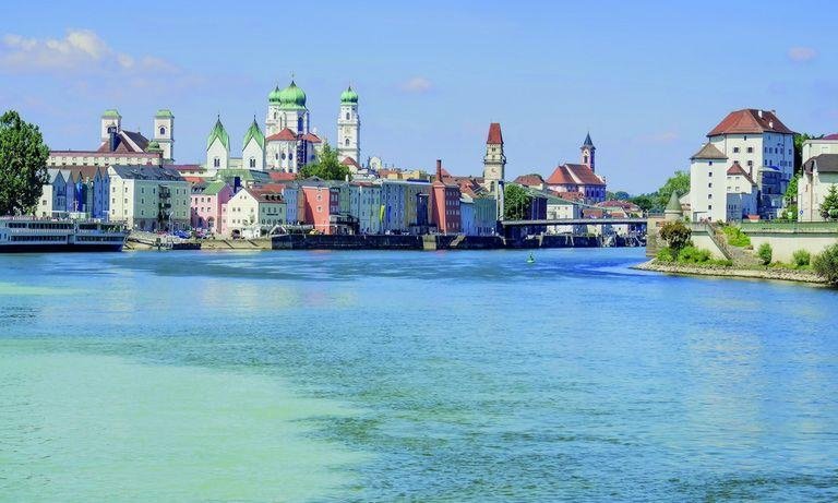 View towards the city peninsula, from the Danube