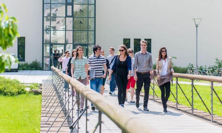 Students in front of the building for computer science and mathematics