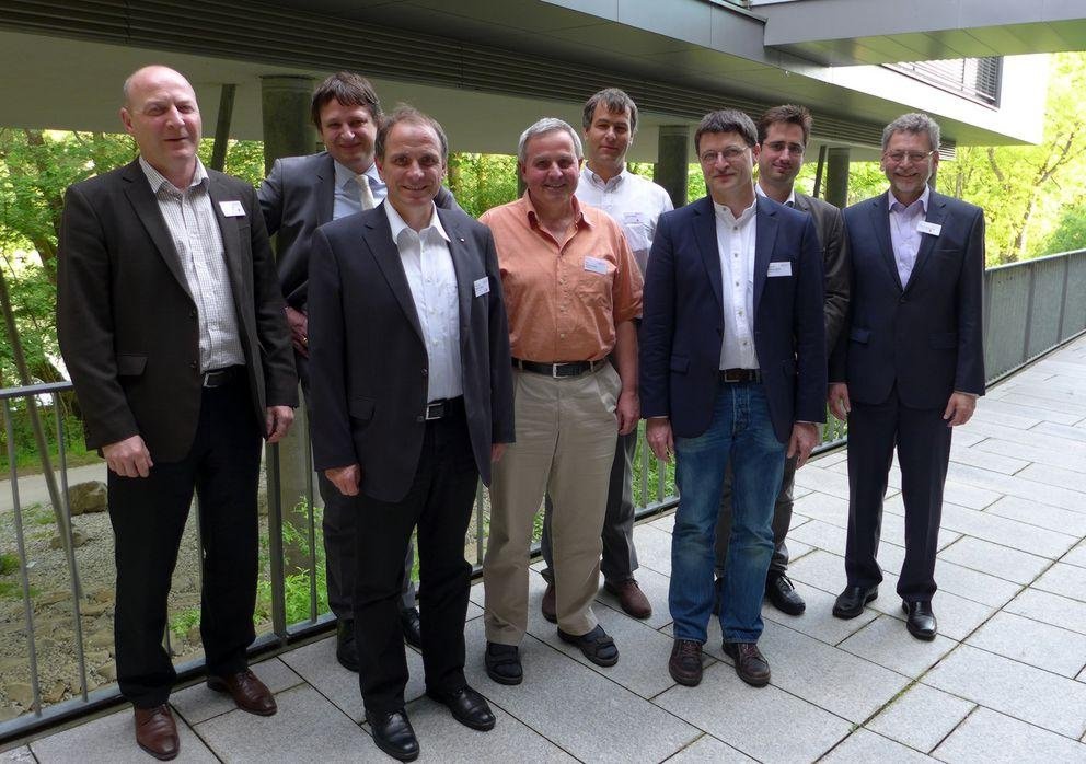 (von links): Markus Streibl (ZF Passau), Dr. Alexander Wißpeintner, Prof. Dr. Martin Sellen (beide Micro-Epsilon Messtechnik Ortenburg), Dr. Erich Fuchs (FORWISS), Jochen Philippi (EOS), Prof. Dr. Tomas Sauer, Prof. Dr. Matthias Kranz, Dr. Werner Schnitz (von links): Markus Streibl (ZF Passau), Dr. Alexander Wißpeintner, Prof. Dr. Martin Sellen (beide Micro-Epsilon Messtechnik Ortenburg), Dr. Erich Fuchs (FORWISS), Jochen Philippi (EOS), Prof. Dr. Tomas Sauer, Prof. Dr. Matthias Kranz, Dr. Werner Schnitz