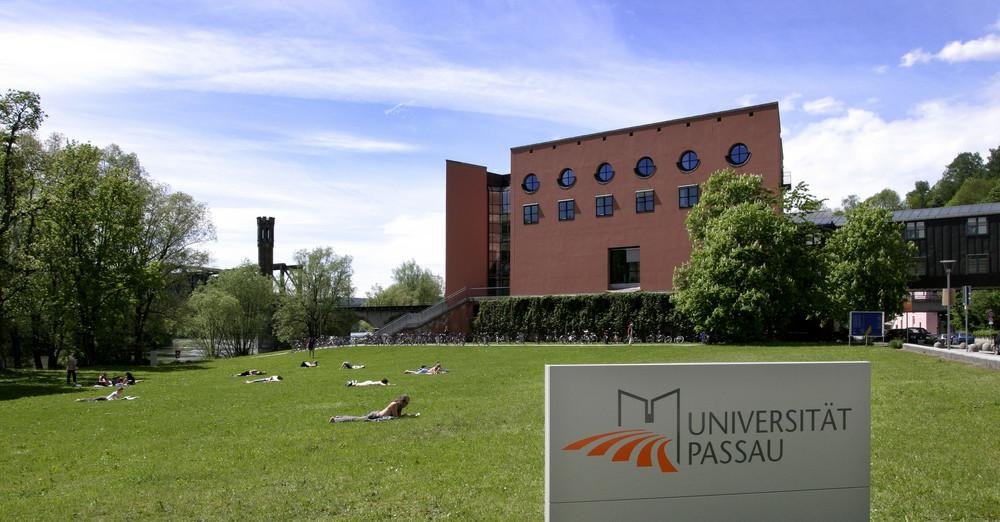 Faculty of Social and Educational Sciences
