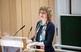 Erziehungswissenschaftlerin Prof. Dr. Jutta Mägdefrau stellt der politischen Praxis eine wissenschaftliche Perspektive gegenüber