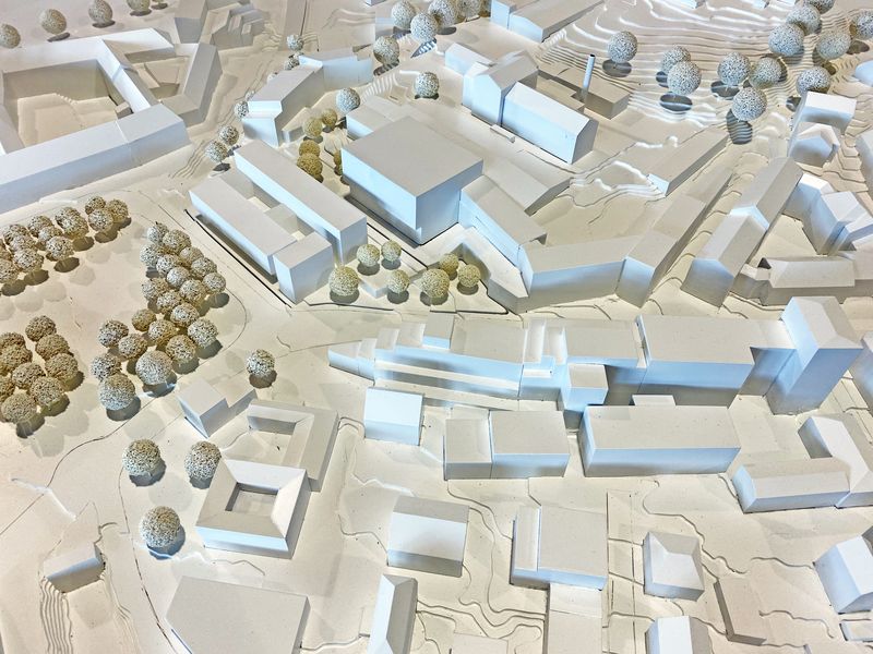 Das städtebauliche Modell des Spitzberg-Areals mit dem Modell des Leipziger Architektenbüro W&V Architekten GmbH. Foto: Bauamt Passau/Büro Mang-Bohn
