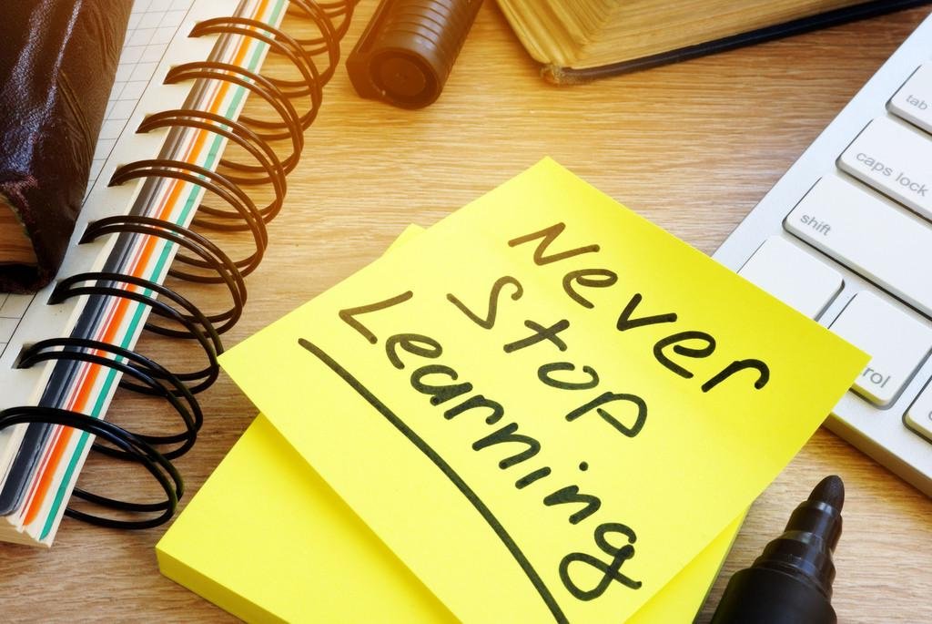 Zettel mit englischer Aufschrift never stop learning