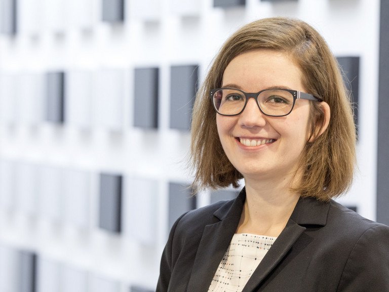 Prof. Dr. Hannah Schmid-Petri, Inhaberin des Lehrstuhls für Wissenschaftskommunikation an der Universität Passau, Foto: Universität Passau