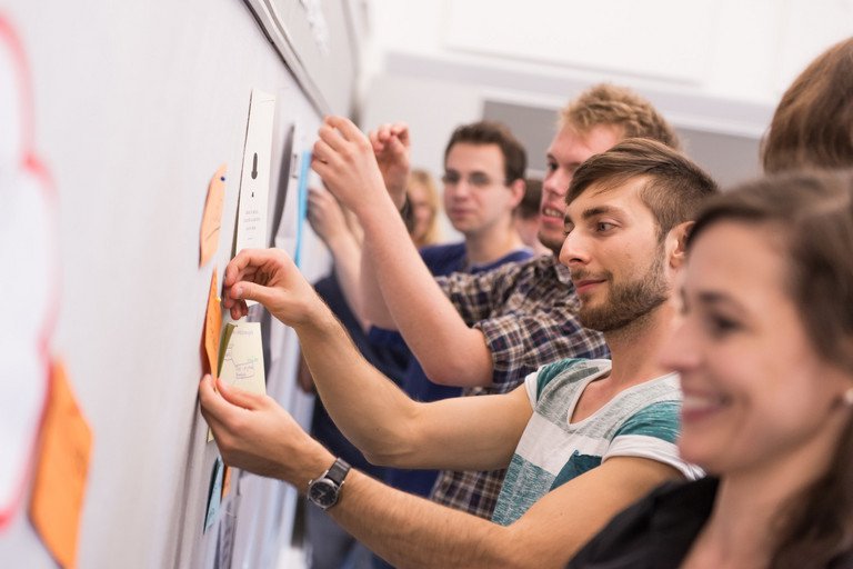 Decorative image of the tile 'Short-term stays abroad'