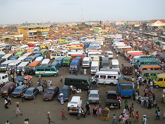 Busstation im Süden Ghanas