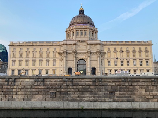 Neues Berliner Stadtschloss (2020). Quelle: Ernstol, CC BY-SA 4.0 via Wikimedia Commons