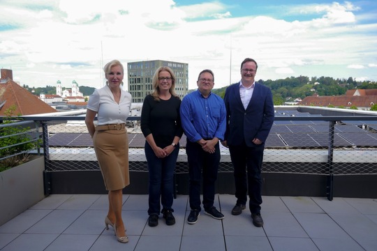 (v.l.) Christina Hansen, Julie und Michael Savoie, Jonas Scharfenberg. Foto: Universität Passau