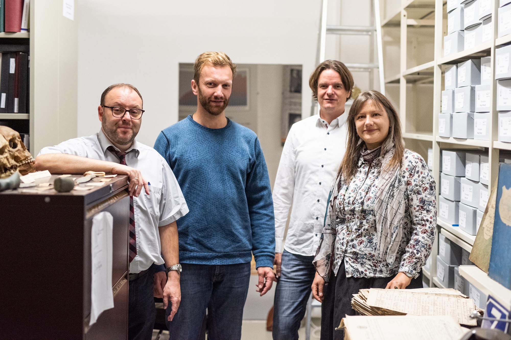 Das Projektteam von links: Universitätsarchivar Mario Puhane, Sebastian Gassner, der für die Programmierung zuständig war, Prof. Dr. Malte Rehbein und Kuratorin Dr. Andrea Schilz.