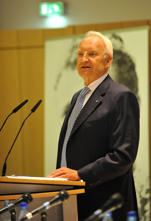 Dr Edmund Stoiber, the former Minister-President of Bavaria, holding a lecture at the University of Passau.