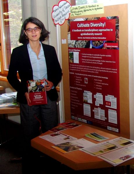 Prof. Dr. Martina Padmanabhan presenting the BioDIVA project and handbook Cultivate Diversity!