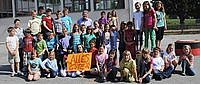 "Alles Gute" wünschen die Neukirchner Kommunionkinder der Familie Klingenheben. Sie wollen ? wie viele andere PNP-Leser ? der Familie helfen und spenden ihr Kommunionopfer (Fotos: Jahns).