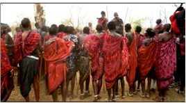 Die afrikanischen Masken stammen von Reisen, die Anna-Lea Kronpaß und ihre Familie nach Afrika unternommen haben. (Foto: Jörg Schlegel)