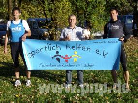 Im Einsatz für schwerstkranke Kinder: Konrad Kufner (rechts) und Christian Wimmer (links) aus Ruderting laufen heute auf zwölf Tausender. Sie unterstützen mit ihrem sportlichen Abenteuer den Fürstenzeller Rainer Schmoigl (Mitte), der mit dem Verein 