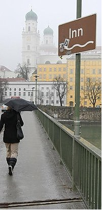 Zweimal kletterte die 20-Jährige über das Geländer der Marienbrücke. (Foto: Jäger)