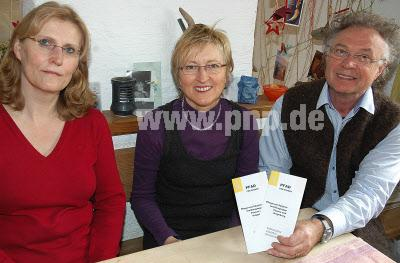 Sie helfen beim Erfahrungsaustausch: Mariele Brummer (v. l.), Gaby Magg-Kastenhuber und Günter Kastenhuber. (Foto: Sälzer)