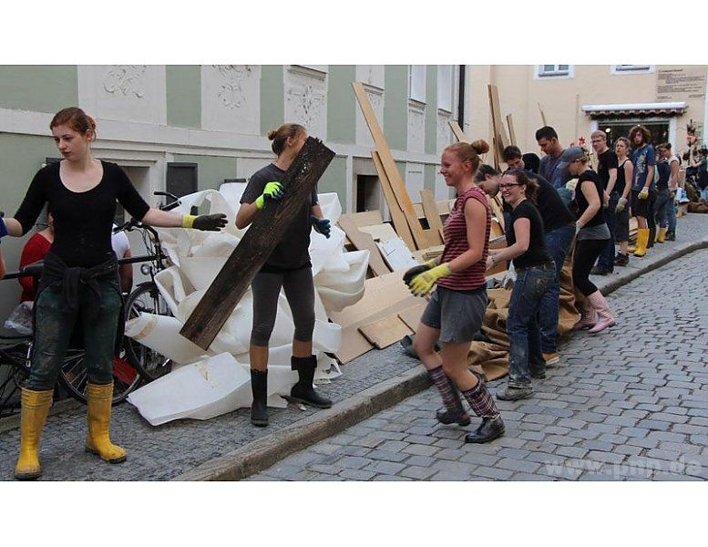 Helfer über Helfer in der Stadt Passau