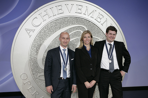  Prof. Dr. Marc Fischer (Universit&auml;t Passau), Lori Folts, Leiterin Marketing und Kommunikation Amerika, Deutsche Post DHL und Dr. Tjark Freundt, Associate Principal, McKinsey&Company