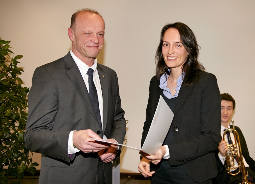 Michael Hauck, Daniela Wawra (Dekanin der Philosophischen Fakult&auml;t). Foto: Kaps.